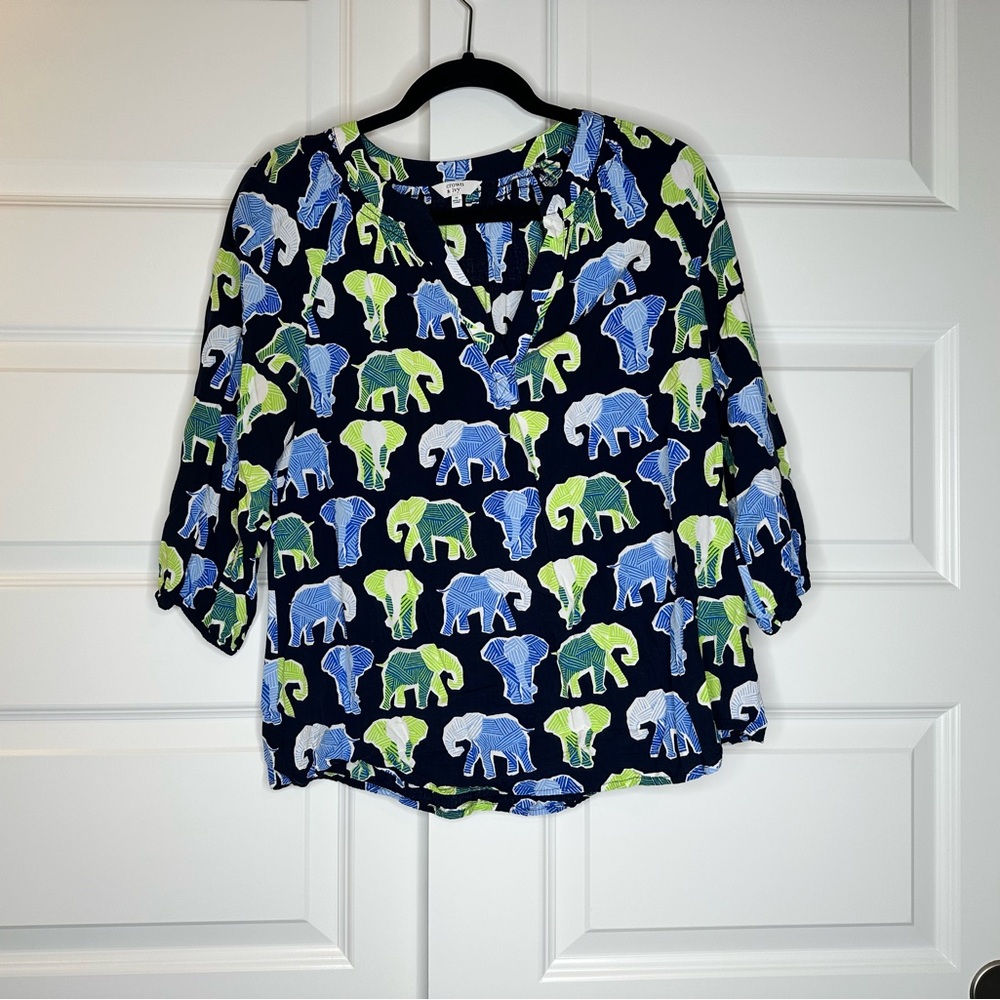 Crown & Ivy Women’s Size Medium Elephant Print Top – EUC
